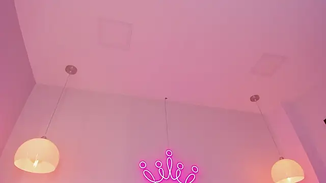 Snapshot of violeth_hill chatting on November 2025 08:01:01 PM violeth hill online show from November 2025 08:01:01 PM