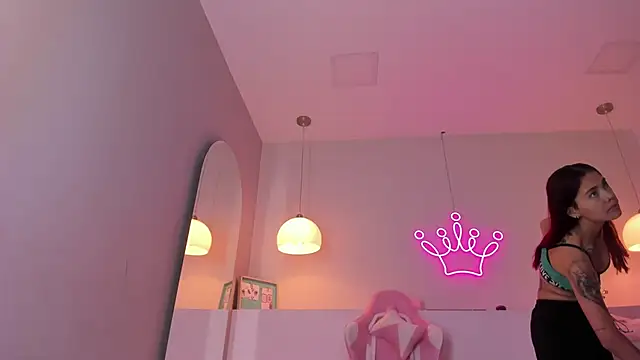 Snapshot of violeth_hill chatting on December 2025 06:34:01 PM violeth hill online show from December 2025 06:34:01 PM