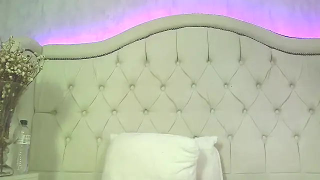 carolinesampaio online show from November 2025 11:18:02 AM