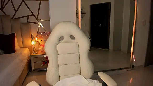 Snapshot of MiaAdams21 chatting on February 2025 01:05:02 AM MiaAdams21 online show from February 2025 01:05:02 AM