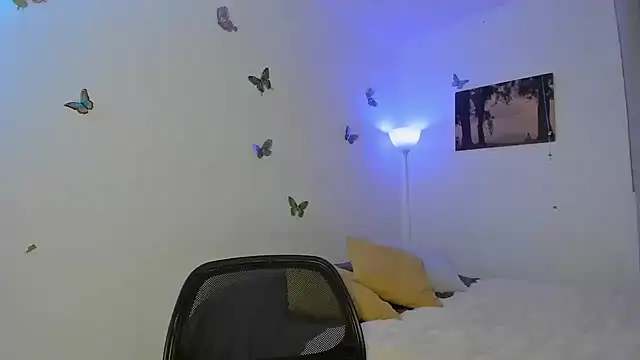 Snapshot of Mila-yang chatting on October 2025 09:02:01 PM Mila-yang online show from October 2025 09:02:01 PM