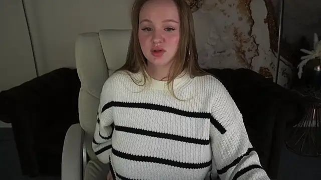 Snapshot of LylaYeess chatting on December 2024 07:25:02 PM LylaYeess online show from December 2024 07:25:02 PM