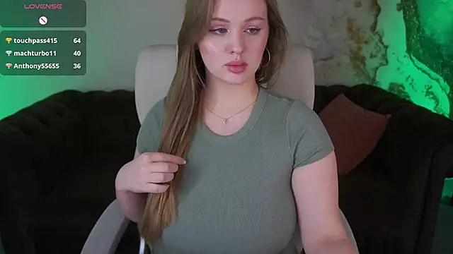 Snapshot of LylaYeess chatting on January 2025 10:42:01 AM LylaYeess online show from January 2025 10:42:01 AM