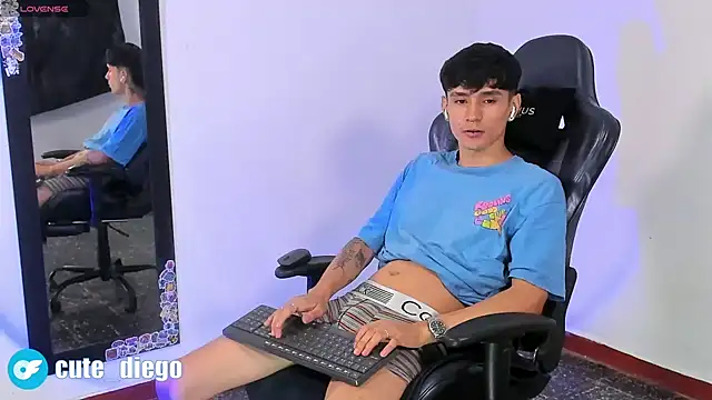 Snapshot of cute_diego_ chatting on December 2024 11:19:02 PM cute diego online show from December 2024 11:19:02 PM