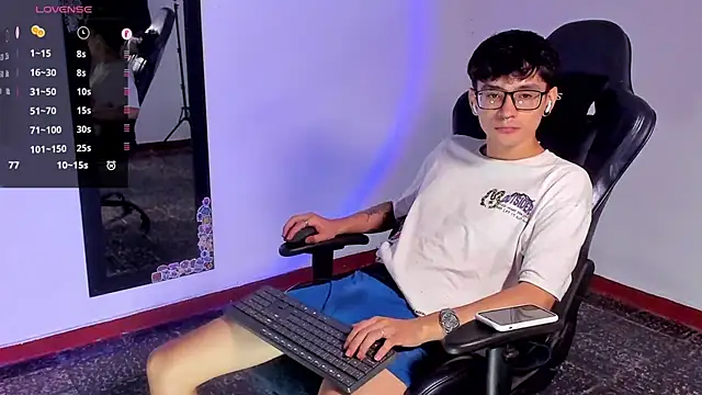 Snapshot of cute_diego_ chatting on February 2025 11:51:02 PM cute diego online show from February 2025 11:51:02 PM