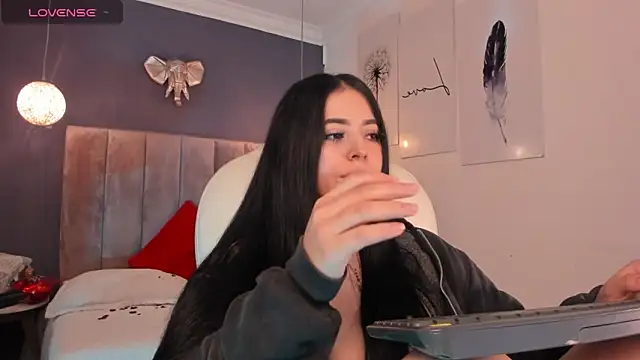 Snapshot of Maaiitee chatting on February 2025 03:50:02 PM Maaiitee online show from February 2025 03:50:02 PM