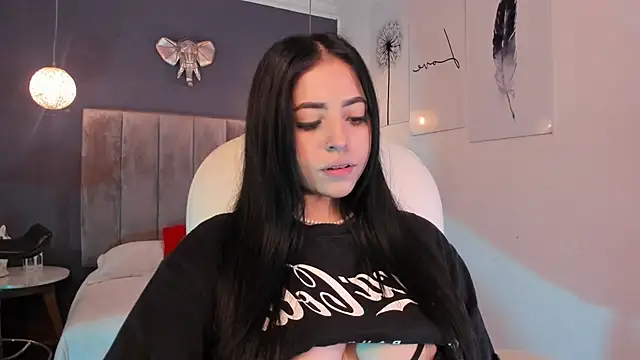 Snapshot of Maaiitee chatting on March 2025 06:51:02 PM Maaiitee online show from March 2025 06:51:02 PM