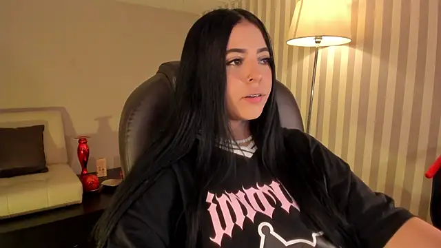 Snapshot of Maaiitee chatting on October 2025 05:02:02 PM Maaiitee online show from October 2025 05:02:02 PM