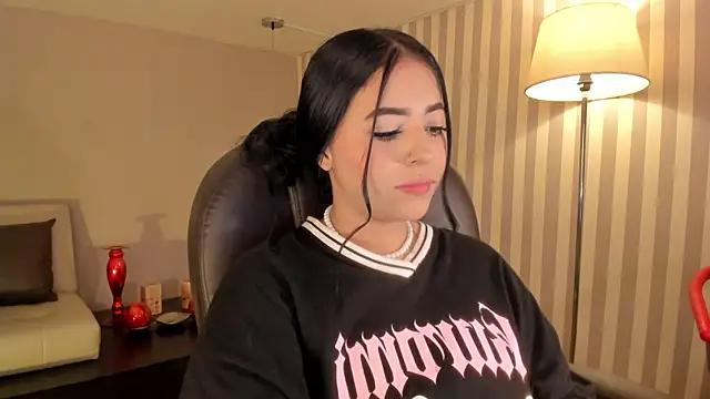 Snapshot of Maaiitee chatting on November 2025 01:00:02 PM Maaiitee online show from November 2025 01:00:02 PM