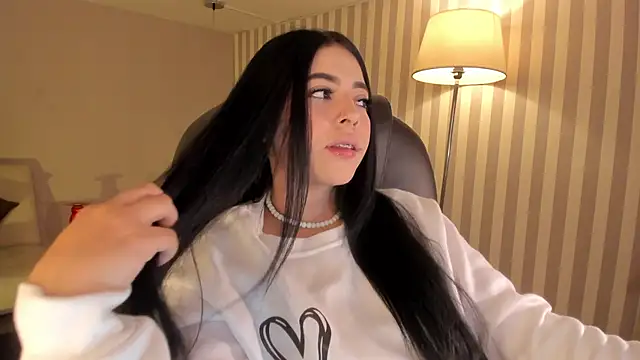 Snapshot of Maaiitee chatting on November 2025 01:44:02 PM Maaiitee online show from November 2025 01:44:02 PM