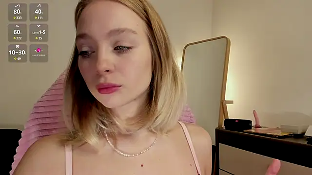 Snapshot of _LISA_BABYMETAL_ chatting on December 2024 12:49:01 PM LISA BABYMETAL online show from December 2024 12:49:01 PM