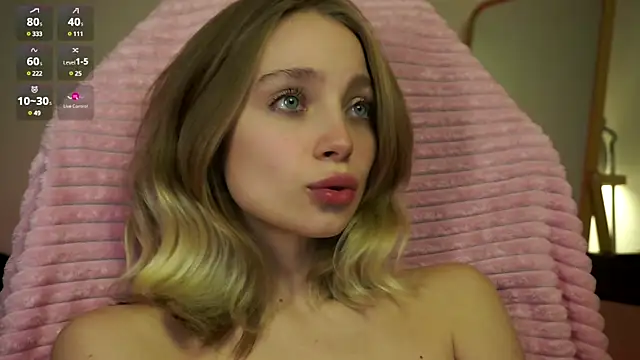 Snapshot of _LISA_BABYMETAL_ chatting on December 2024 07:21:02 PM LISA BABYMETAL online show from December 2024 07:21:02 PM