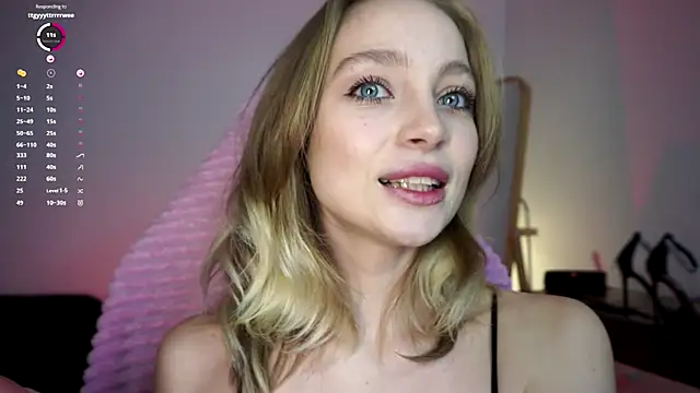 Snapshot of _LISA_BABYMETAL_ chatting on December 2024 11:45:01 AM LISA BABYMETAL online show from December 2024 11:45:01 AM