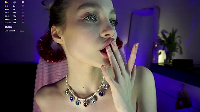 Snapshot of _LISA_BABYMETAL_ chatting on December 2024 08:00:02 PM LISA BABYMETAL online show from December 2024 08:00:02 PM