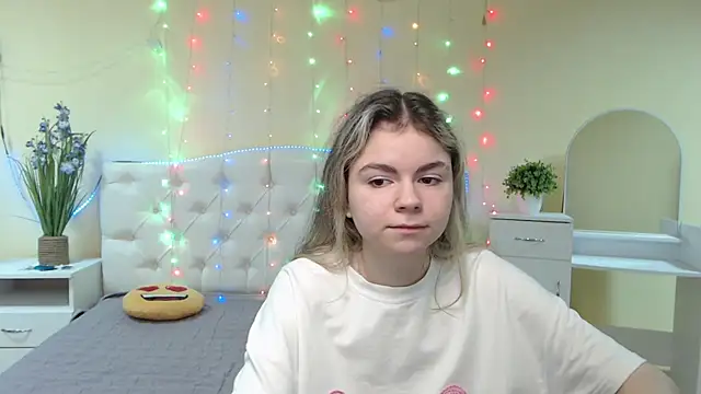 TinaRedly online show from January 2025 10:39:02 AM