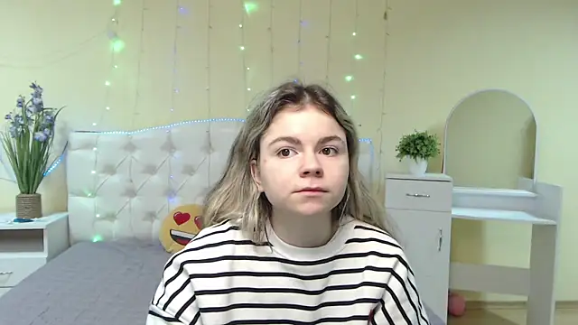 TinaRedly online show from January 2025 09:55:02 PM