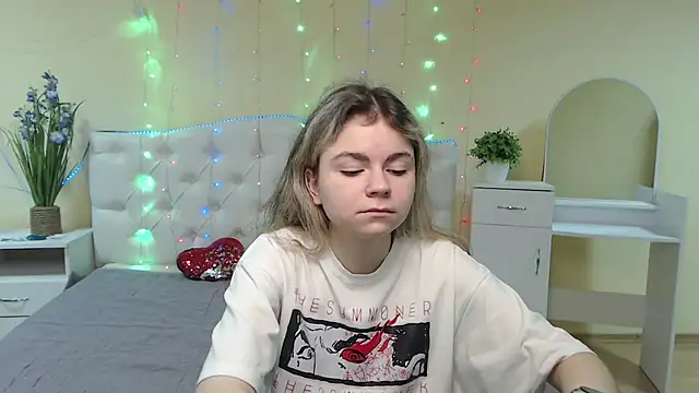 TinaRedly online show from February 2025 04:54:01 PM