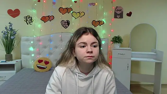 TinaRedly online show from March 2025 06:34:01 PM