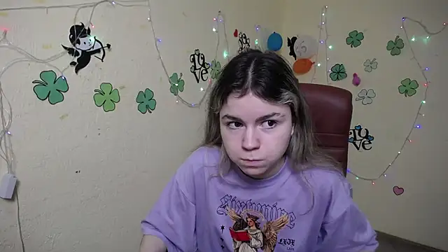 TinaRedly online show from March 2025 06:18:01 PM