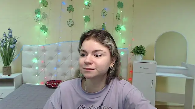 TinaRedly online show from March 2025 04:46:01 AM