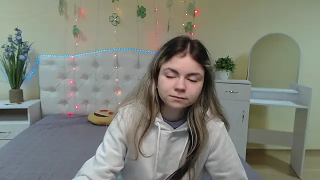 TinaRedly online show from March 2025 06:03:02 PM