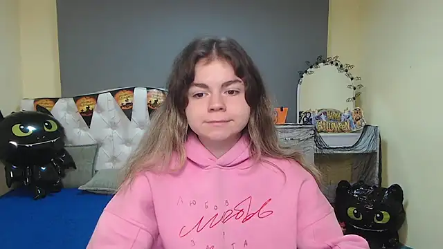 TinaRedly online show from November 2025 06:45:01 AM