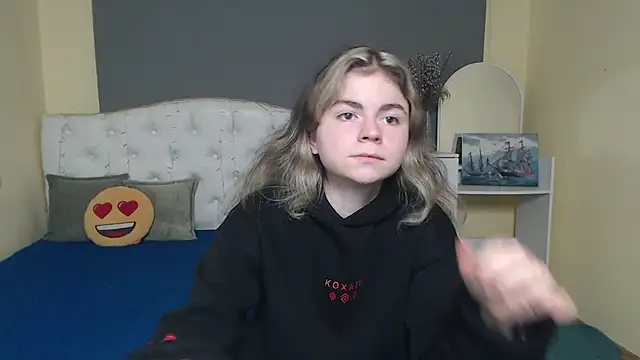 TinaRedly online show from November 2025 06:40:02 PM