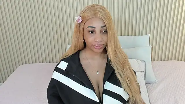 Snapshot of charlottebrowns_ chatting on June 2026 12:03:02 PM charlottebrowns online show from June 2026 12:03:02 PM