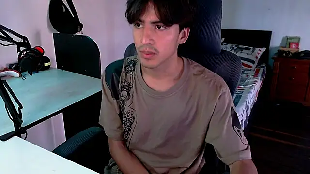 Snapshot of Thieves9 chatting on December 2024 04:44:02 PM Thieves9 online show from December 2024 04:44:02 PM