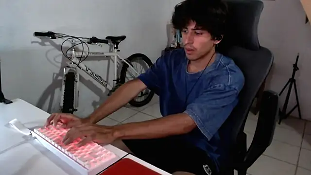 Snapshot of Thieves9 chatting on September 2025 05:22:01 AM Thieves9 online show from September 2025 05:22:01 AM