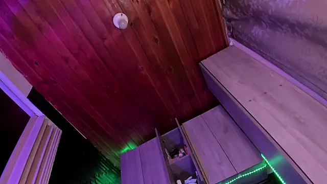 LaureenHills online show from April 2026 02:11:02 AM