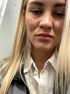 Snapshot of DreamGirl-777 chatting on December 2024 11:01:01 AM DreamGirl-777 online show from December 2024 11:01:01 AM