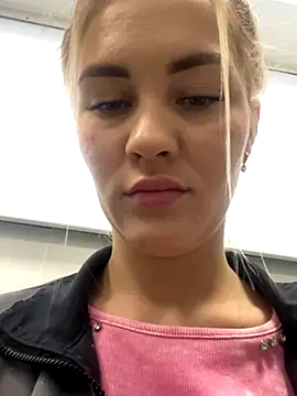 Snapshot of DreamGirl-777 chatting on December 2024 07:28:02 AM DreamGirl-777 online show from December 2024 07:28:02 AM