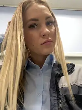 Snapshot of DreamGirl-777 chatting on December 2024 04:45:02 AM DreamGirl-777 online show from December 2024 04:45:02 AM