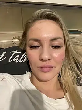 Snapshot of DreamGirl-777 chatting on December 2024 04:57:01 PM DreamGirl-777 online show from December 2024 04:57:01 PM