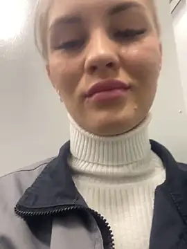 Snapshot of DreamGirl-777 chatting on January 2025 03:59:01 AM DreamGirl-777 online show from January 2025 03:59:01 AM