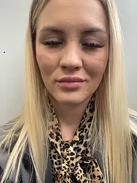 Snapshot of DreamGirl-777 chatting on February 2025 07:15:01 AM DreamGirl-777 online show from February 2025 07:15:01 AM