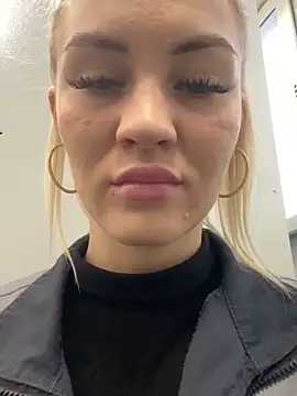 Snapshot of DreamGirl-777 chatting on February 2025 04:23:01 AM DreamGirl-777 online show from February 2025 04:23:01 AM