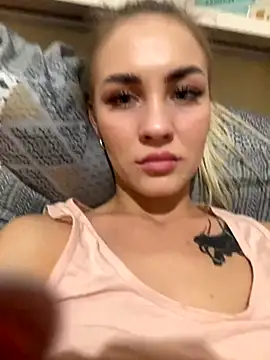 Snapshot of DreamGirl-777 chatting on October 2025 01:54:02 PM DreamGirl-777 online show from October 2025 01:54:02 PM