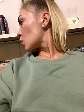 Snapshot of DreamGirl-777 chatting on October 2025 01:14:01 PM DreamGirl-777 online show from October 2025 01:14:01 PM