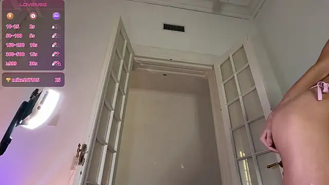 Snapshot of AliceSnowCatt chatting on March 2026 10:04:02 PM AliceSnowCatt online show from March 2026 10:04:02 PM