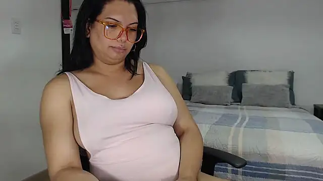 Snapshot of flowerdirtty chatting on May 2026 05:32:02 PM flowerdirtty online show from May 2026 05:32:02 PM