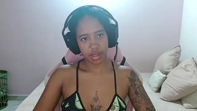 TiffanyRoouse online show from December 2024 02:12:02 AM