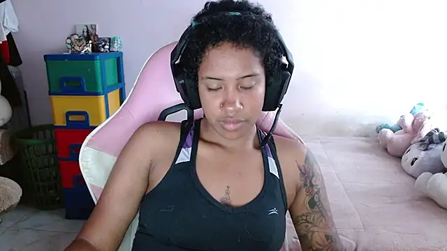 TiffanyRoouse online show from November 2025 09:36:01 PM