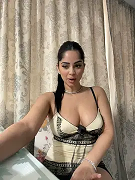 Snapshot of _adelle chatting on February 2025 12:13:01 PM adelle online show from February 2025 12:13:01 PM