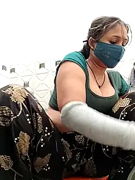 Snapshot of Archna-ji chatting on February 2025 10:41:01 AM Archna-ji online show from February 2025 10:41:01 AM