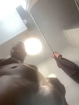 Snapshot of Elrubiolargo chatting on December 2024 11:24:02 PM Elrubiolargo online show from December 2024 11:24:02 PM