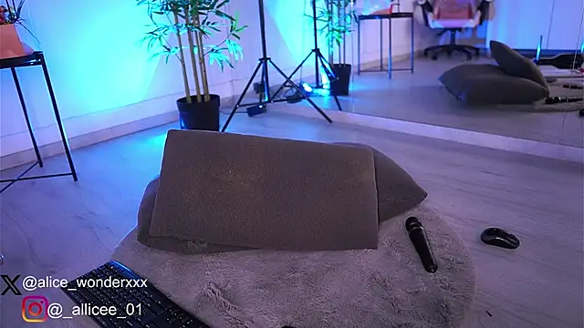 VanessaSimon online show from March 2025 01:14:01 PM