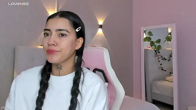 miagomezweb1 online show from March 2025 01:35:02 PM