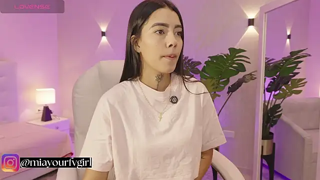 miagomezweb1 online show from October 2025 12:27:02 PM